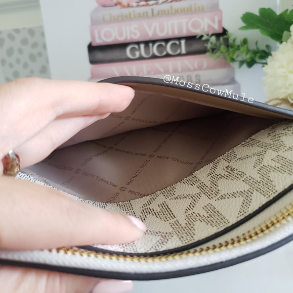 *SOLD* Authentic Michael Kors Cindy Stripe Dome Crossbody - Picture 7 of 15